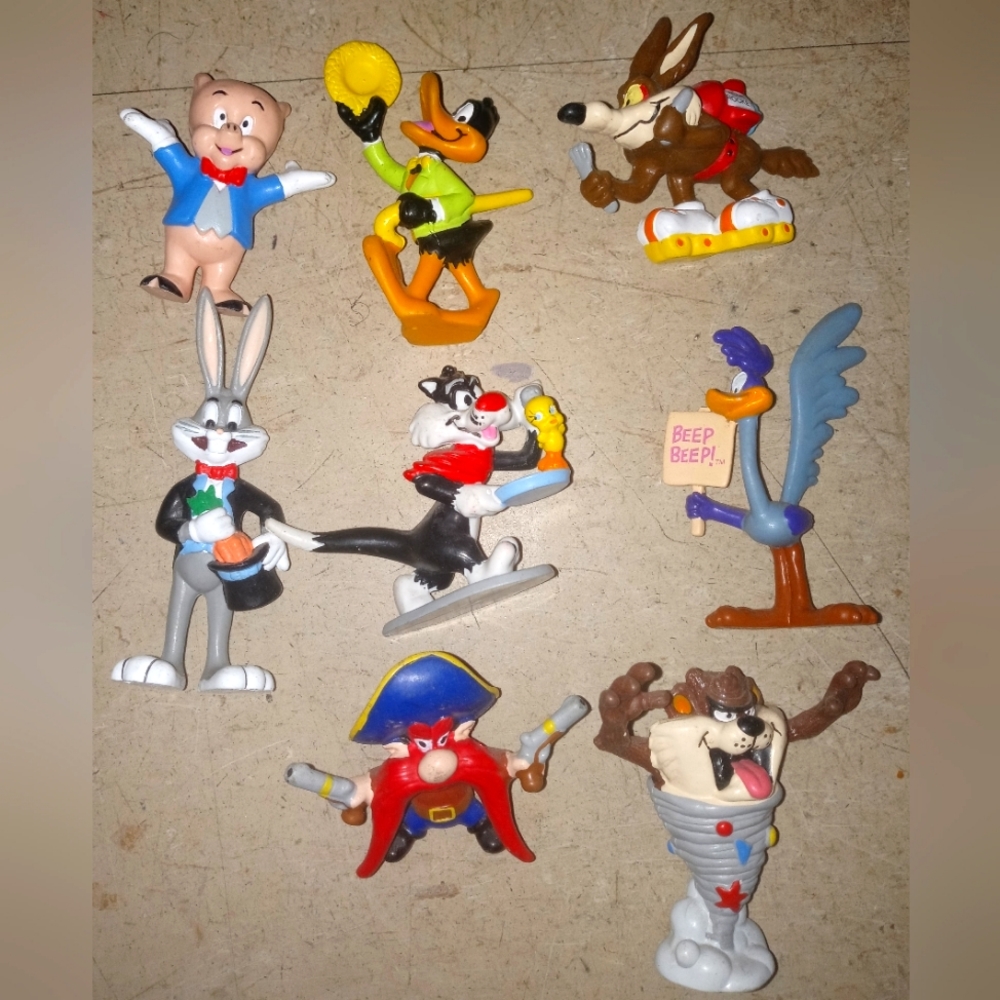 VINTAGE 1990 LOONEY TUNES/WARNER BROTHERS PVC FIGURES